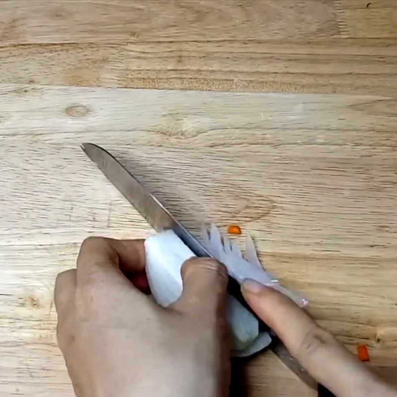 Sơ chế rau củ gỏi củ sen chay