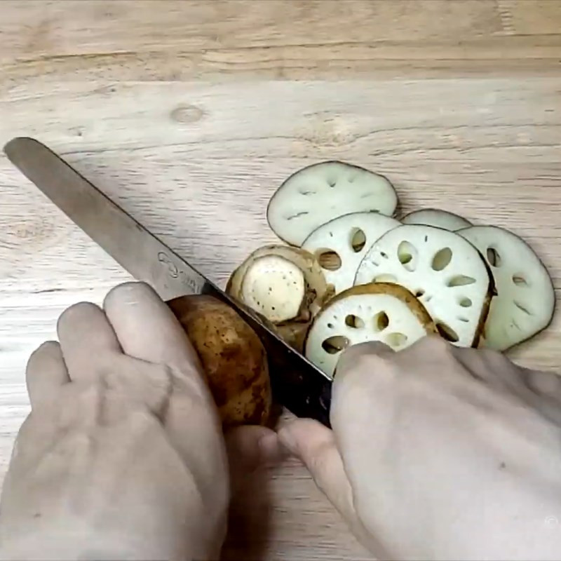 Sơ chế rau củ gỏi củ sen chay