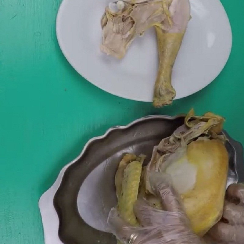 Gỏi hành tây trộn hoàn thiện, sẵn sàng thưởng thức