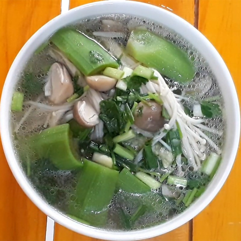 Thành phẩm canh mướp nấu nấm rơm