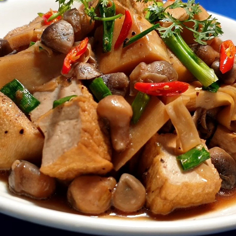 Finished braised tofu with fresh bamboo shoots dish