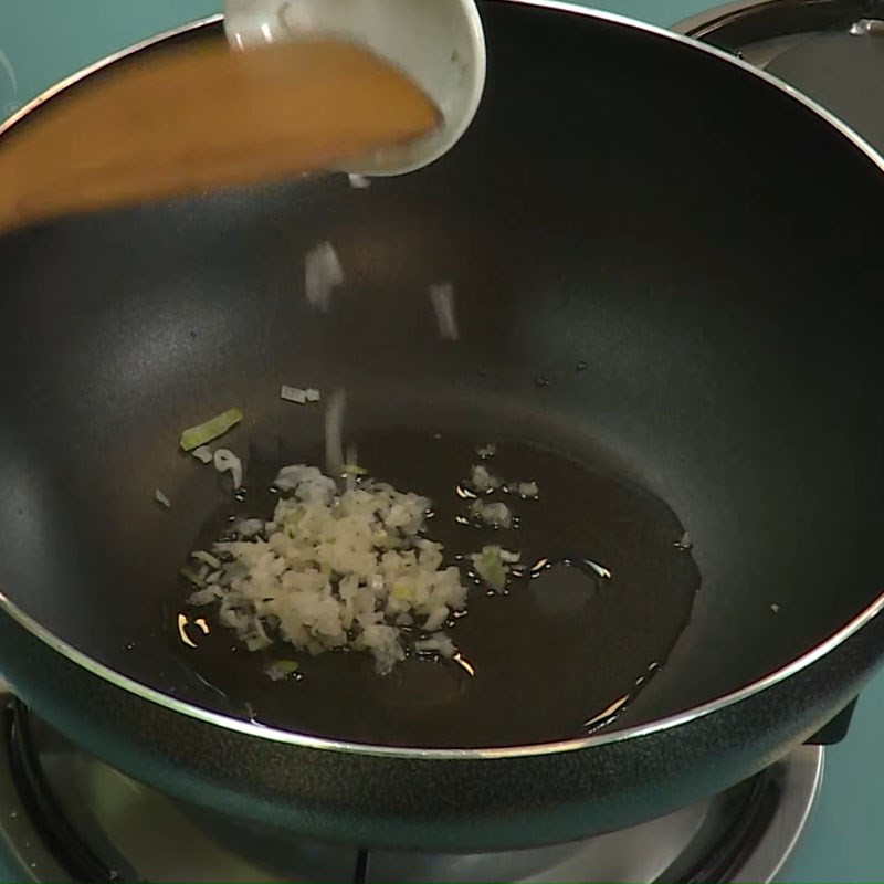 Gỏi khoai tây trộn chay với hành tây và ớt chuông