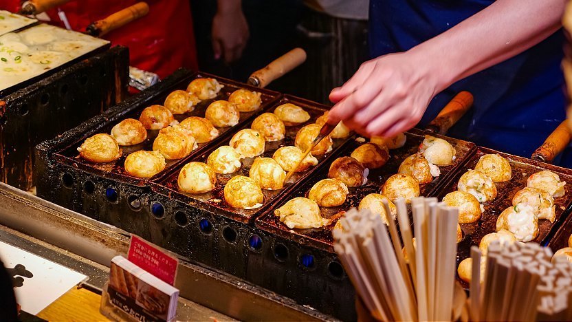 Review takoyaki: bánh bạch tuộc viên Nhật Bản lạ miệng 3 Takoyaki (bánh bạch tuộc) - Món ăn đường phố của Nhật Bản