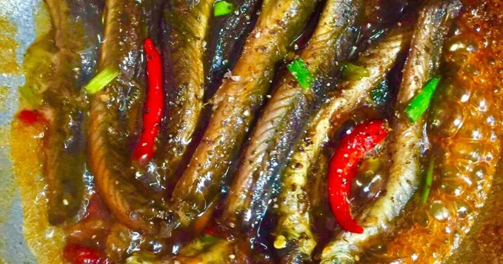 Hướng dẫn nấu cá kèo kho nghệ đậm đà kiểu miền Tây 5 Cá kèo kho nghệ ăn với gì ngon nhất?