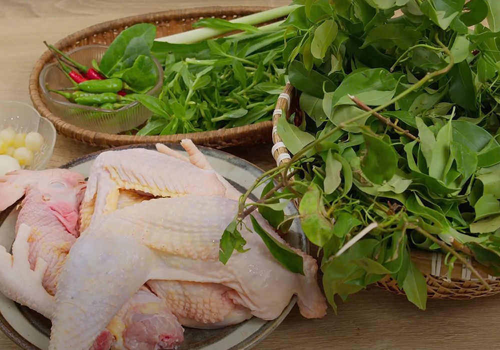 Hướng dẫn nấu canh gà lá giang chua thanh mát 5 Bí quyết cân bằng vị chua - ngọt - mặn cho canh gà lá giang