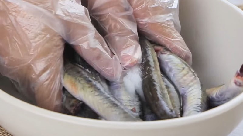 Hướng dẫn nấu canh chua cá kèo lá giang thơm ngon 3 Cách sơ chế cá kèo không bị nhớt trước khi nấu