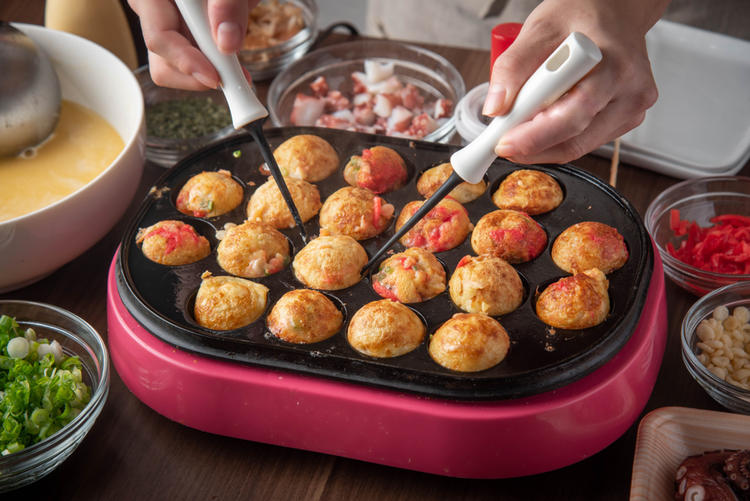 Review takoyaki: bánh bạch tuộc viên Nhật Bản lạ miệng 4 Một chiếc takoyaki đạt chuẩn thường không được nướng quá lâu