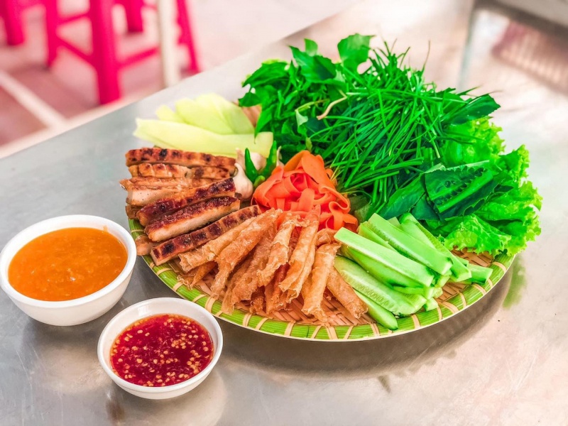 Review nem nướng Ninh Hòa: Đặc sản Khánh Hòa trứ danh 3 Đánh giá vị nem nướng Ninh Hòa thơm, dai, không bị khô
