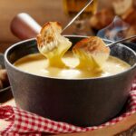 Review fondue phô mai: trải nghiệm ẩm thực Thụy Sĩ tại nhà