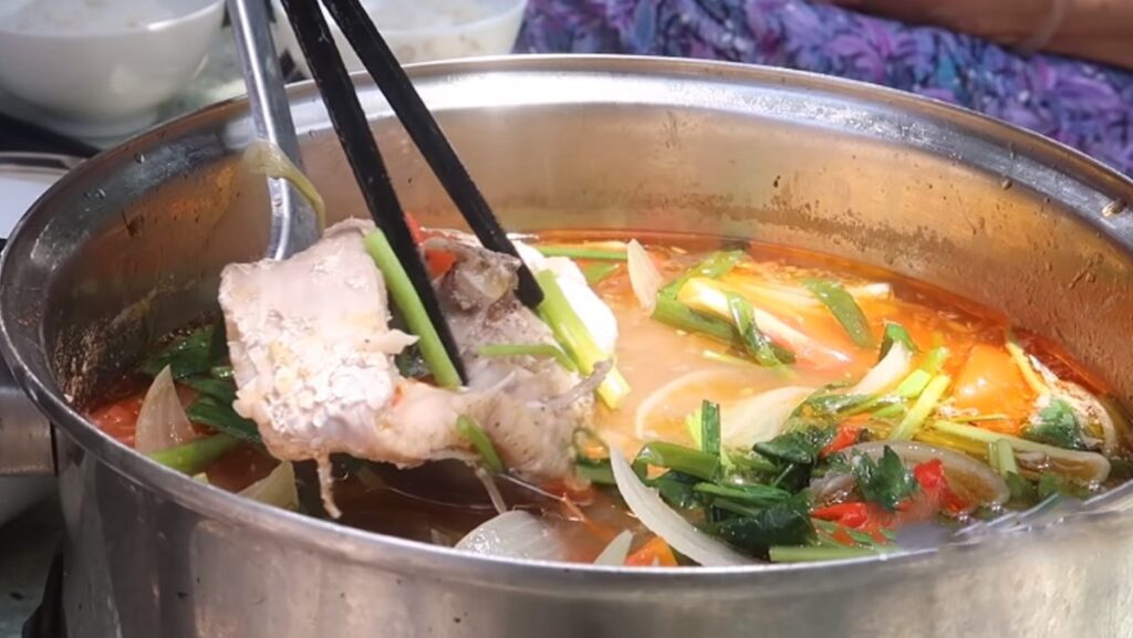 Hướng dẫn nấu cá chẽm nấu ngót cà chua thơm ngọt 5 Cá chẽm nấu ngót thơm cà chua, món ăn dân giã miền Tây