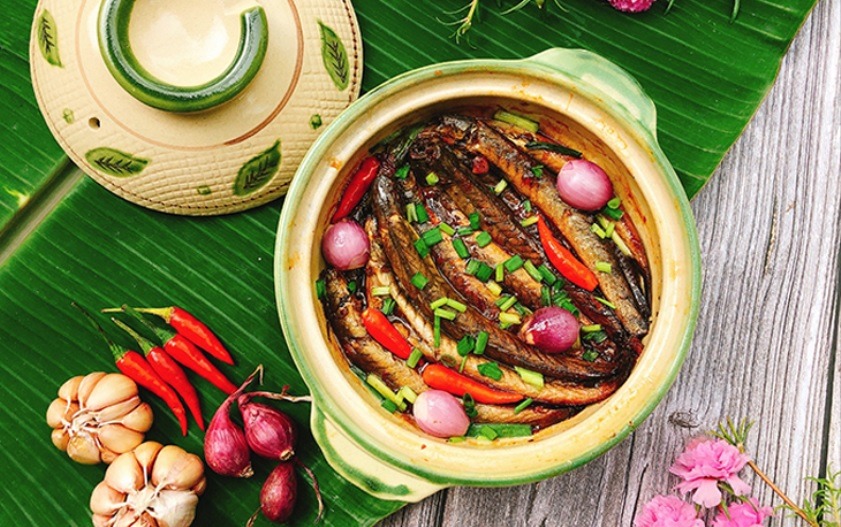 Hướng dẫn nấu cá kèo kho nghệ đậm đà kiểu miền Tây 1 Hướng dẫn nấu cá kèo kho nghệ đậm đà kiểu miền Tây