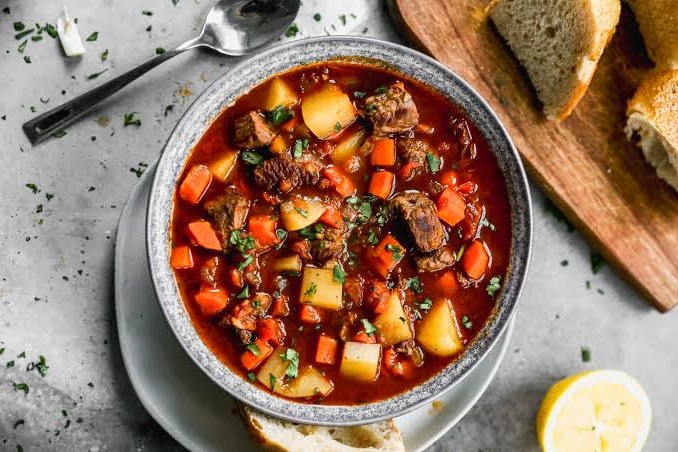 Review goulash: súp hầm bò Hungary đậm vị ít nơi phục vụ 1 Review goulash: súp hầm bò Hungary đậm vị đặc trưng vùng đồng bằng Trung Âu